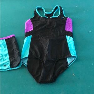 Zero posur, swimsuit and matching swim skirt